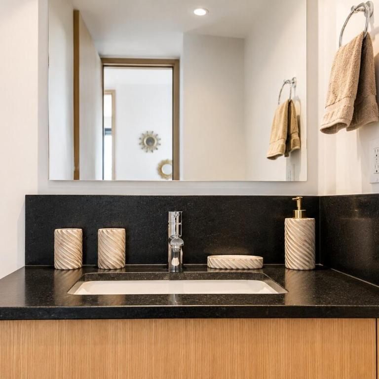 Reforma 24th Floor 2BR Apt View Pool CDMX - Apartment - 85