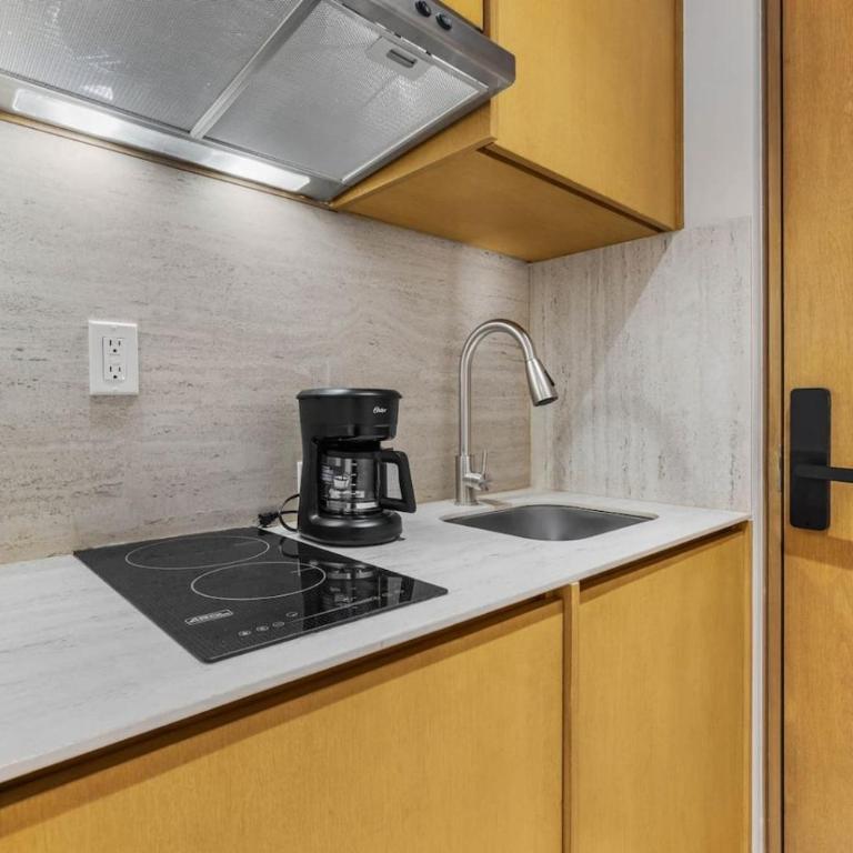 Warm Art District Condo, Rooftop Infinity Pool - Apartamento - 8