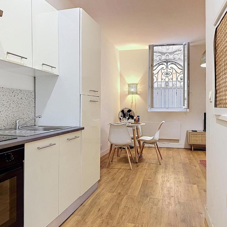 Cozy Studio - Old Port 100m - Spacious - Central - One-Bedroom Apartment - 12