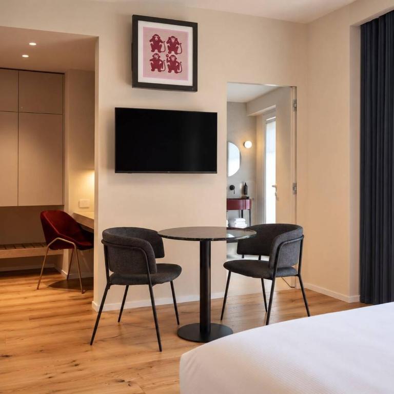 Octantis - Suite with Balcony - 11