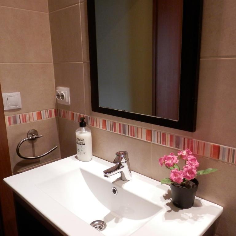 Barcelona Central Garden Hostal - Double Room with Private Bathroom - 2