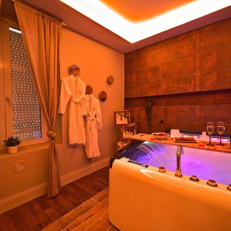 By OZC IMMO - Minuit Deux, Jacuzzi Privatif - Apartment mit 1 Schlafzimmer und Whirlpool - 8