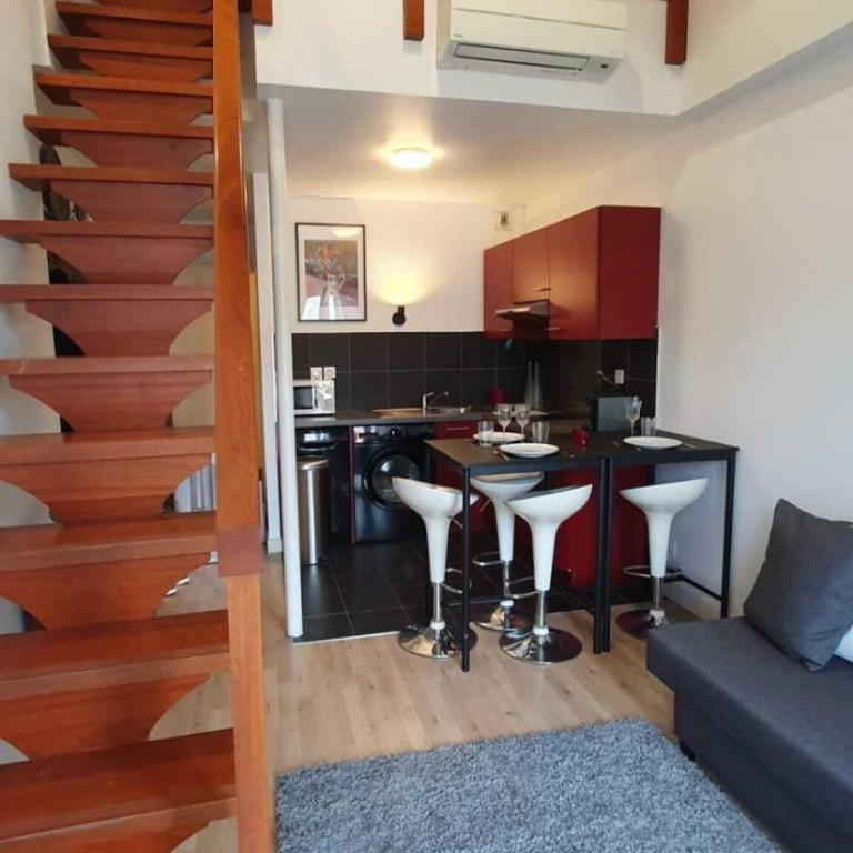 Duplex avec balcon au pied du Tramway République - Appartement - 13