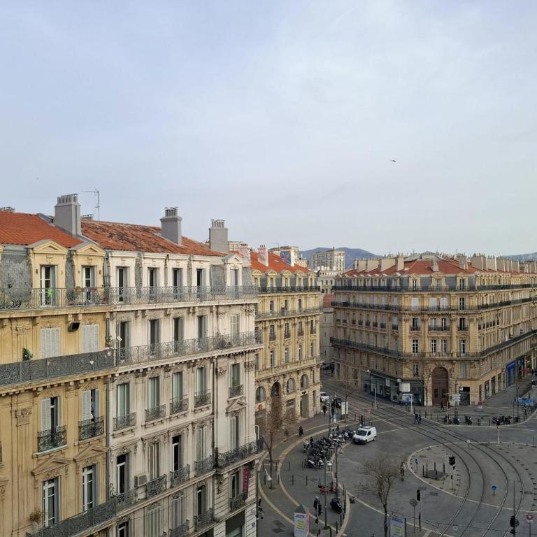 Duplex avec balcon au pied du Tramway République - Appartement - 12