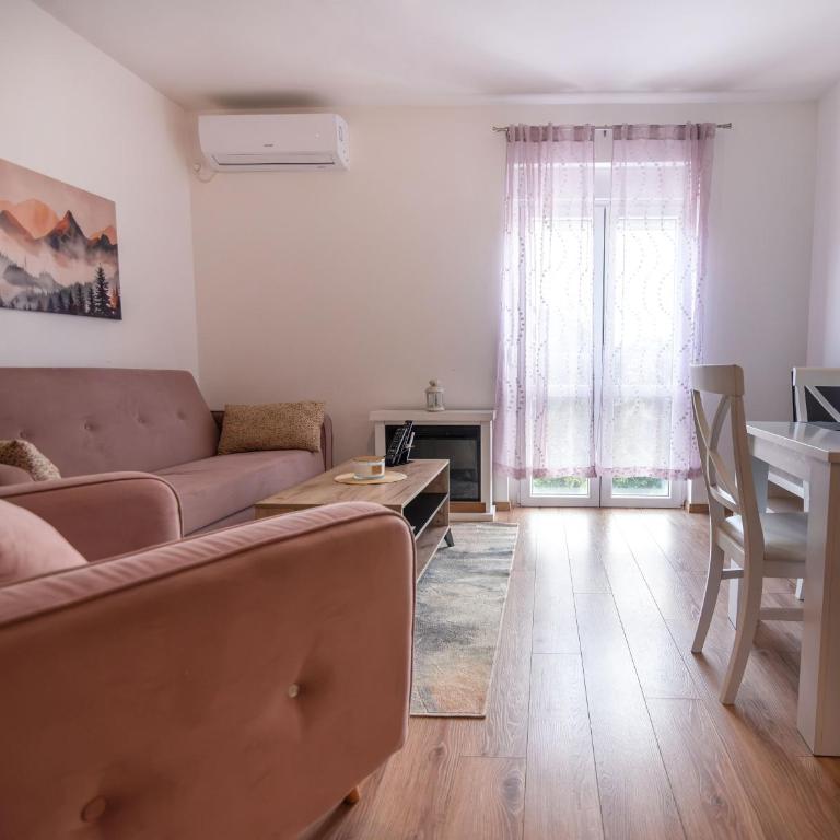 Zabljak Hills City Center - Apartman sa 2 Spavaće Sobe - 1