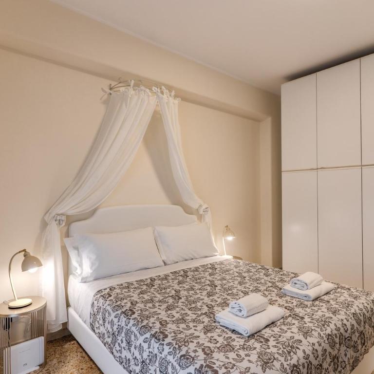 Casa Nostra Vaticano - Two-Bedroom Apartment with Balcony - 4