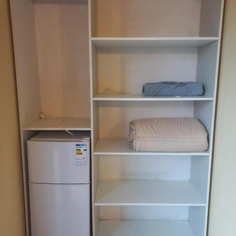 Mi Hábitat Lambaré - Habitaciones con Baño Privado, Cocina y Comedor equipados con electrodomésticos, con Quincho al Aire Libre - Apartment - 5