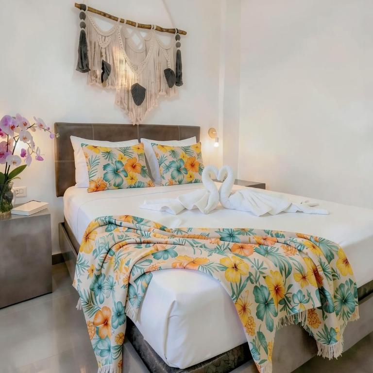Tranquilo Suites with Rooftop Pool near Beach - Deluxe Suite mit Queensize-Bett - 2