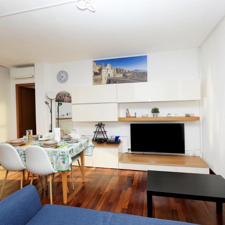 Panoramic Luxury Apt w Garage Happy Home Bergamo 2 - Appartamento Superior con 1 Camera da Letto e Balcone - 1