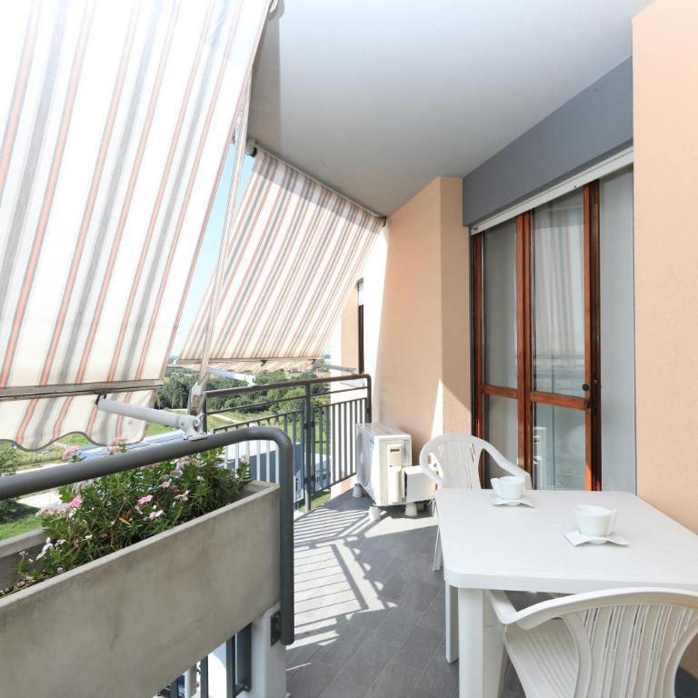 Panoramic Luxury Apt w Garage Happy Home Bergamo 2 - Appartamento Superior con 1 Camera da Letto e Balcone - 9