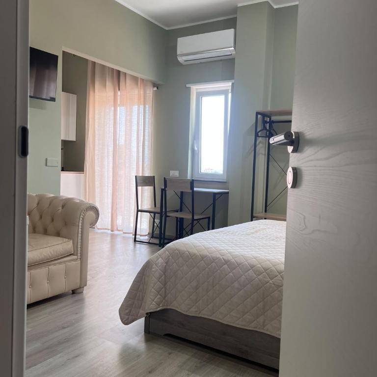 B&B Civico 122 - Camera Matrimoniale Deluxe (2 Adulti + 1 Bambino) - 2