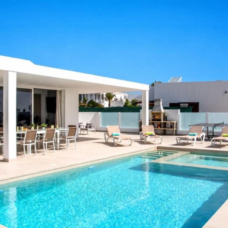 Villa Esmerad - Villa - 1