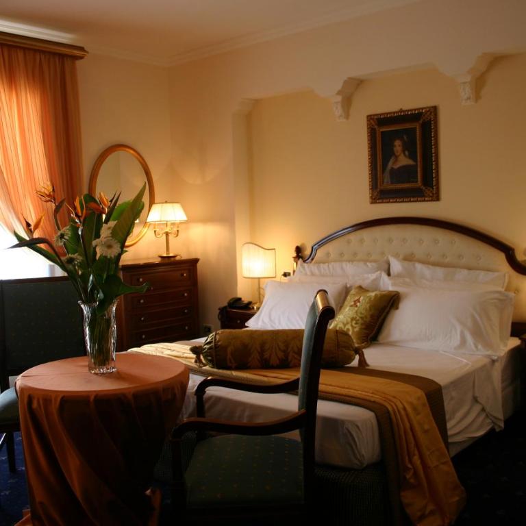 Grand Hotel Palace - Camera Tripla Superior con Vista Mare - 1