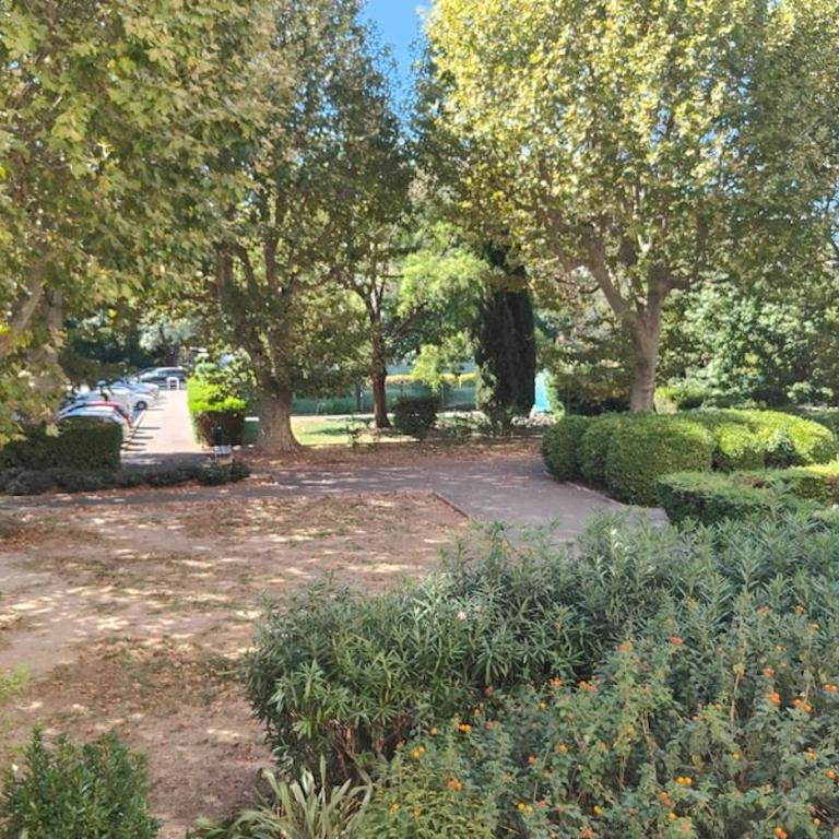 T2 au calme avec vue jardin et parking privé - Appartement 1 Chambre - 3