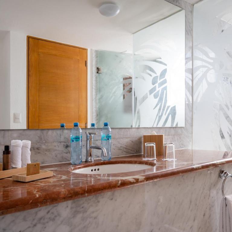 Sunset Marina Resort & Yacht Club - Suite Deluxe - 7