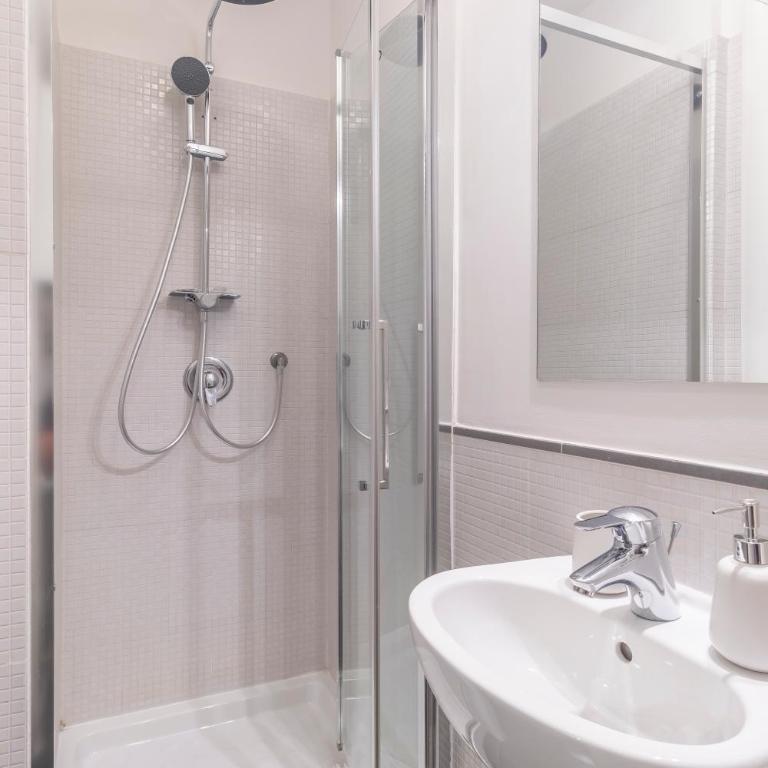 Farini 62 Charme Apartment - Appartamento con 3 Camere da Letto - 35
