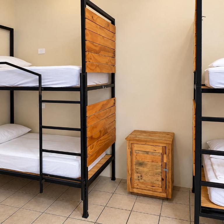 Bermejo Hostel LAP - Cama en habitación compartida femenina de 6 camas - 7