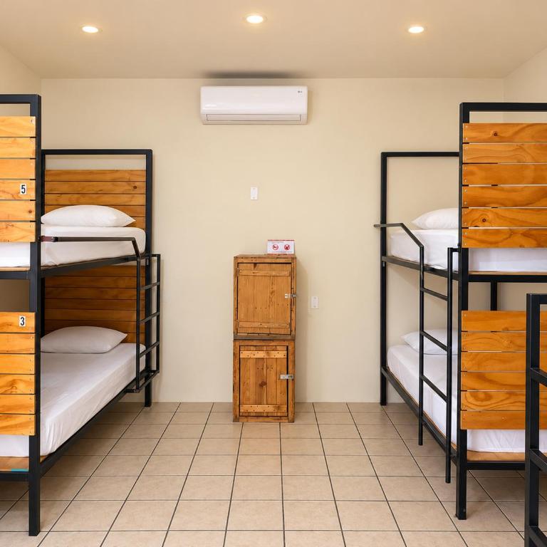 Bermejo Hostel LAP - Cama en habitación compartida femenina de 6 camas - 5