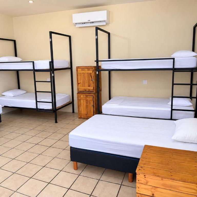 Bermejo Hostel LAP - Cama en habitación compartida mixta de 8 camas - 4