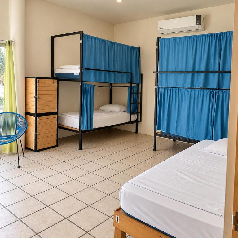 Bermejo Hostel LAP - Cama en habitación compartida mixta de 6 camas - 6
