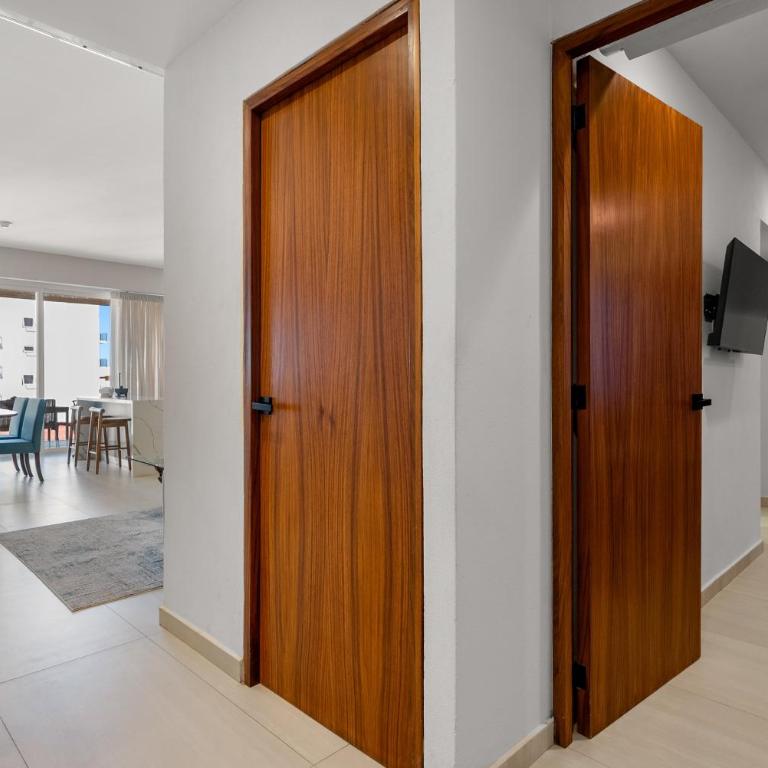 Luxury 2BR Lock-Off | Rooftop Pool | Golden Zone - Casa - 8