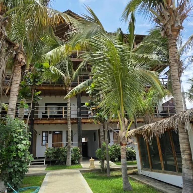 Los Cocos de Vichayito - Family Room with Garden View - 9