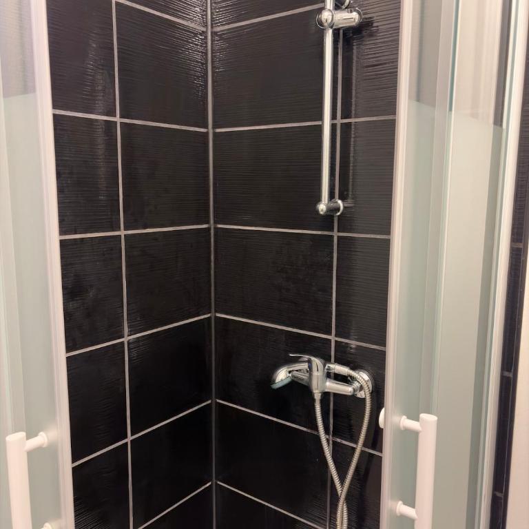 Cozy loft, proche du tram, Wi-Fi, smart TV - One-Bedroom Apartment - 6