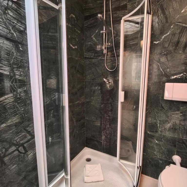 Palazzo Prestige - Appartamento con 2 Camere da Letto - 14