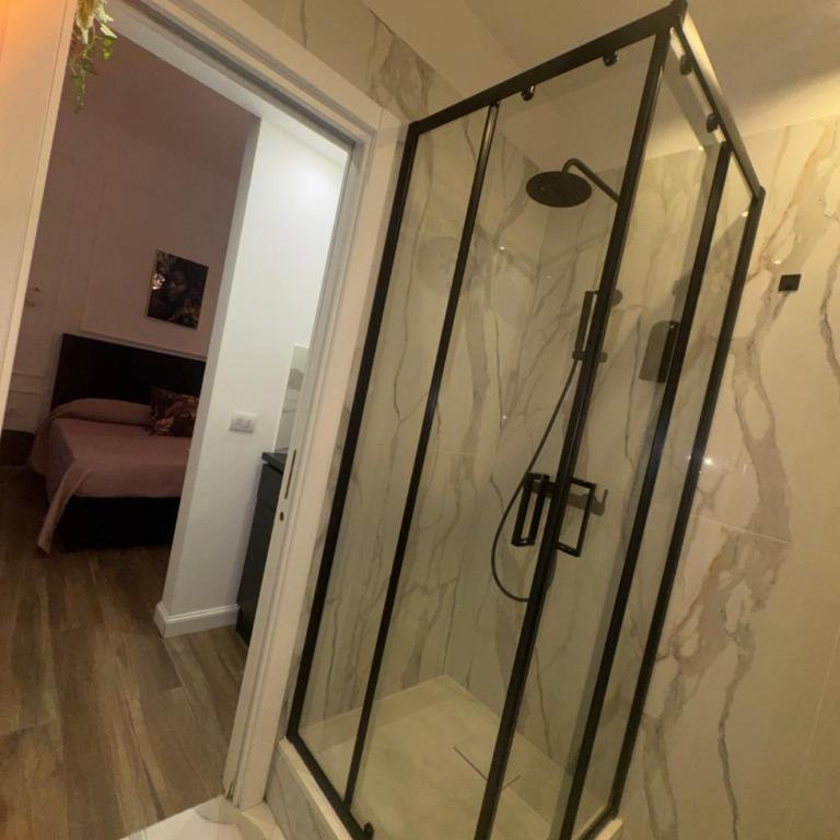 House family - Camera Matrimoniale con Bagno Privato - 6