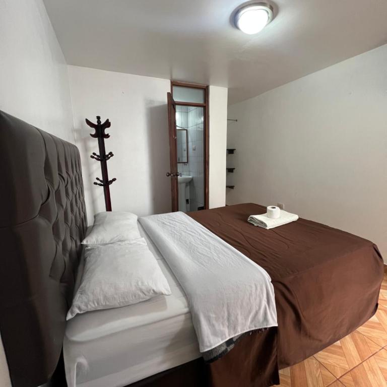 Redys House - Habitación Doble con baño privado - 2 camas - 11