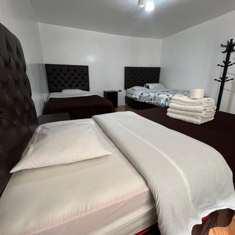 Redys House - Habitación Doble con baño privado - 2 camas - 12