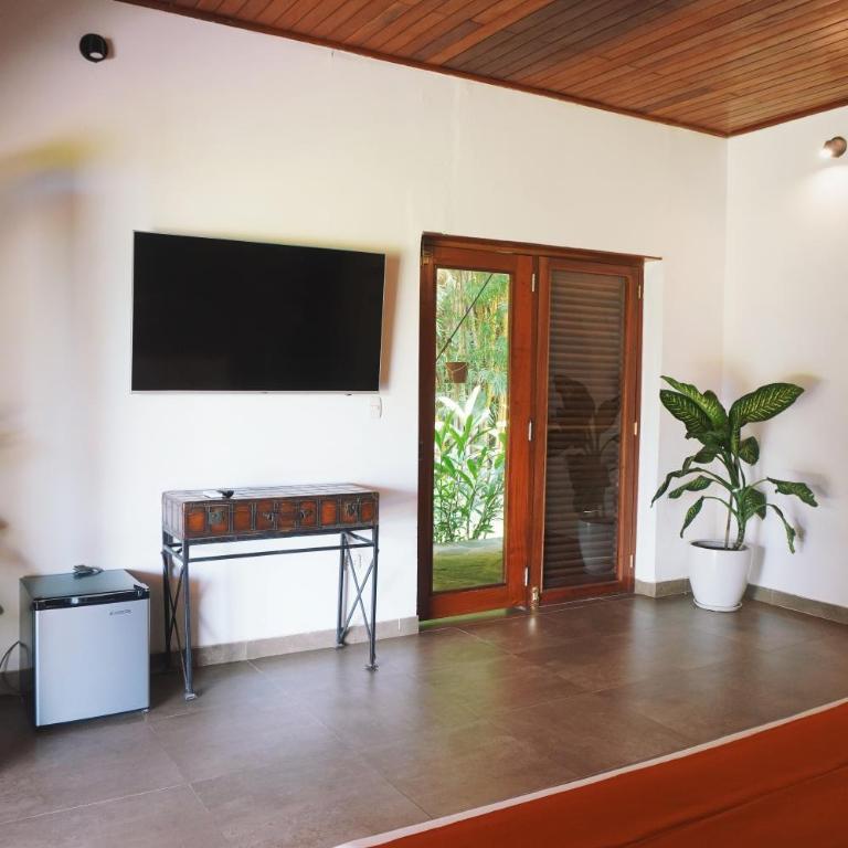 Apu Samay Nature Lodge - Suite con cama extragrande y vistas a la piscina - 4