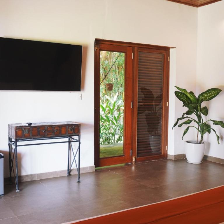 Apu Samay Nature Lodge - Suite con cama extragrande y vistas a la piscina - 5