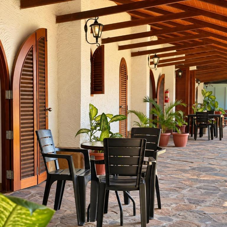 Apu Samay Nature Lodge - Suite con cama extragrande y vistas a la piscina - 9
