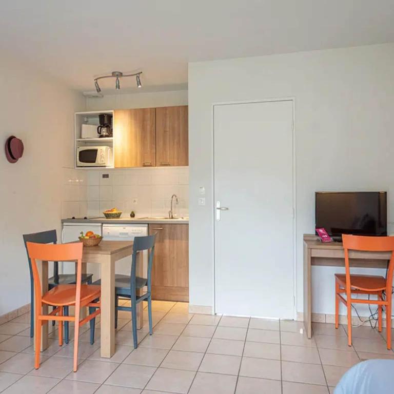 3-Guest Apartment with Terrace in Saumur - Maison de Vacances - 4