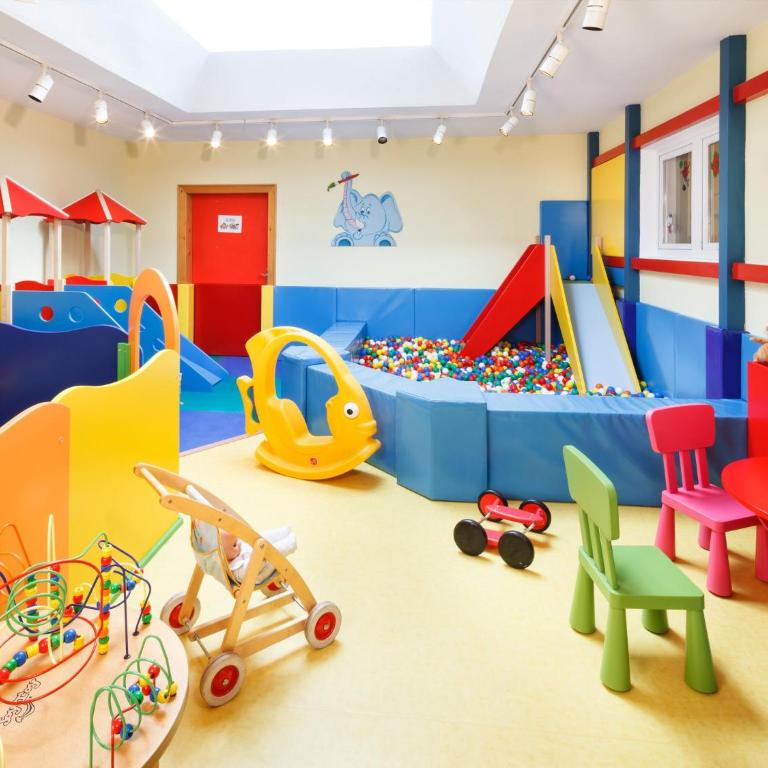 Familienhotel Hinteregger - Superior Familienzimmer - 1