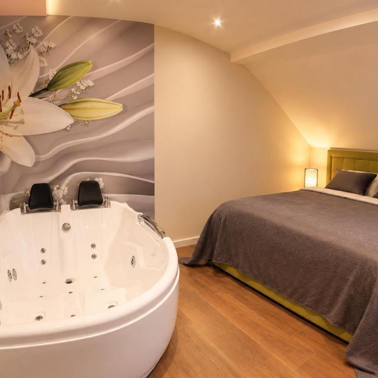 Apart Hotel Maksimum - Suite Lit King-Size avec Baignoire Spa - 2