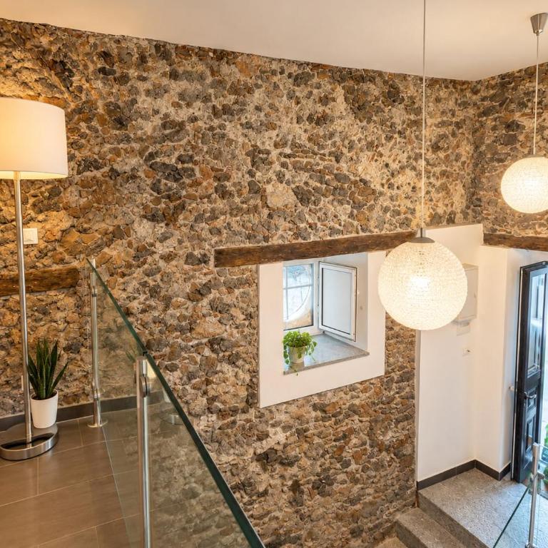 Etna Stone loft Historic center - One-Bedroom Apartment - 5