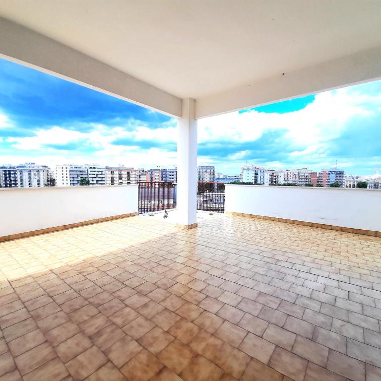 Urban View Bari - Rooms & Terrace - Camera Tripla con Vista Giardino - 11