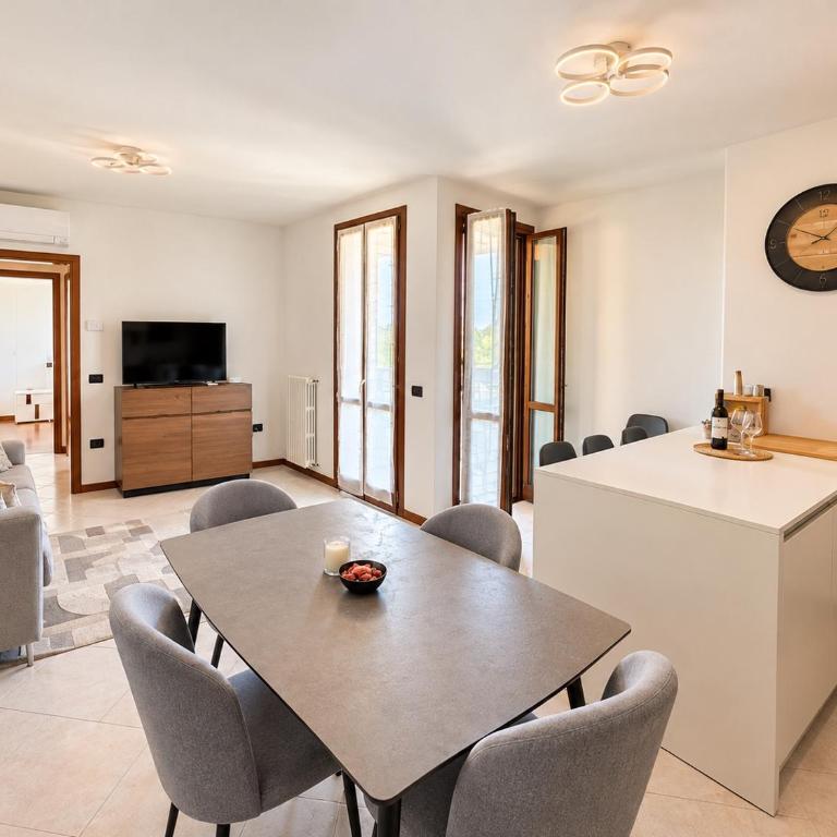 Domus Estense Ampio Living, Terrazza e Parcheggio Gratis - Appartamento Bilocale - 2