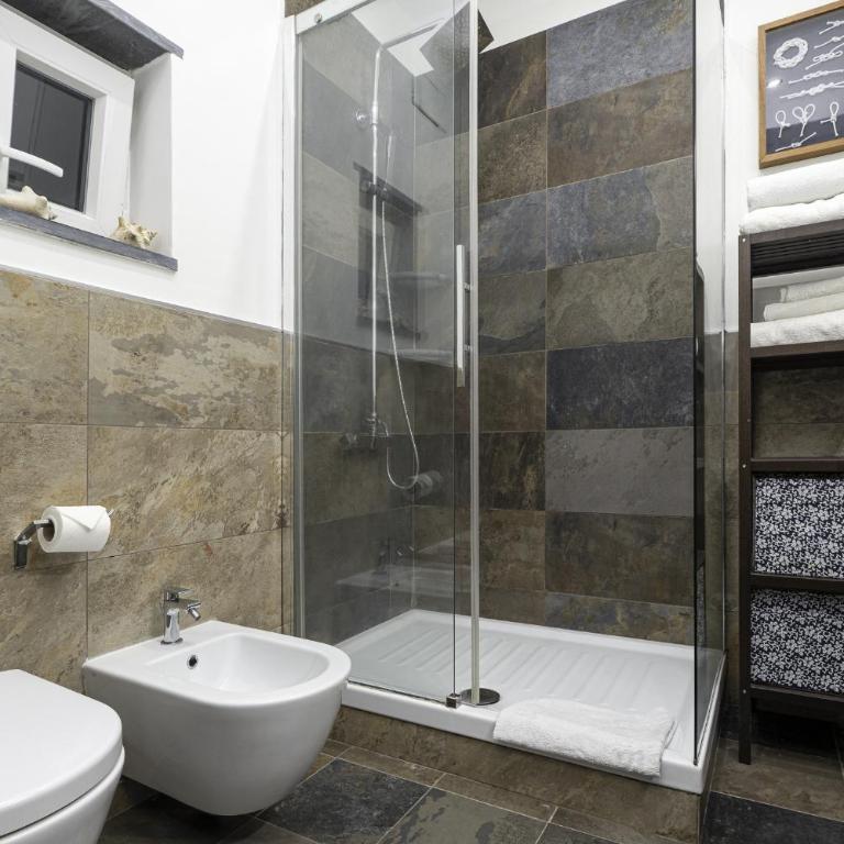 Rosa Homes THE RED - Centro Storico, Acquario & Porto Antico - 2 bedrooms, air conditioning - Two-Bedroom Apartment - 28