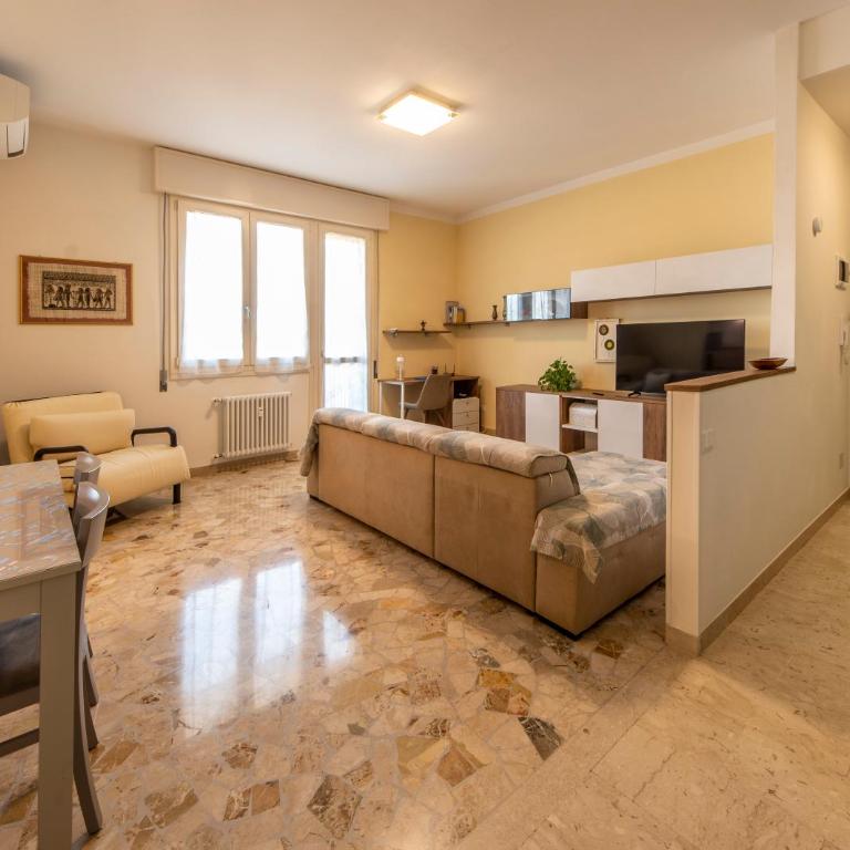 HouSmart Giambologna 8 - Appartamento Standard con 2 Camere da Letto - 1
