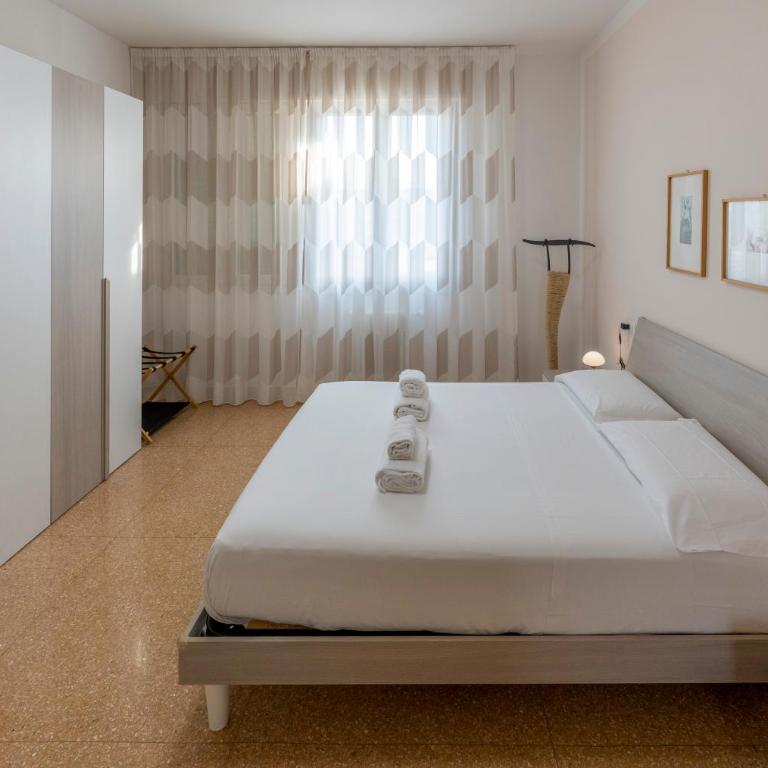 HouSmart Giambologna 8 - Appartamento Standard con 2 Camere da Letto - 32