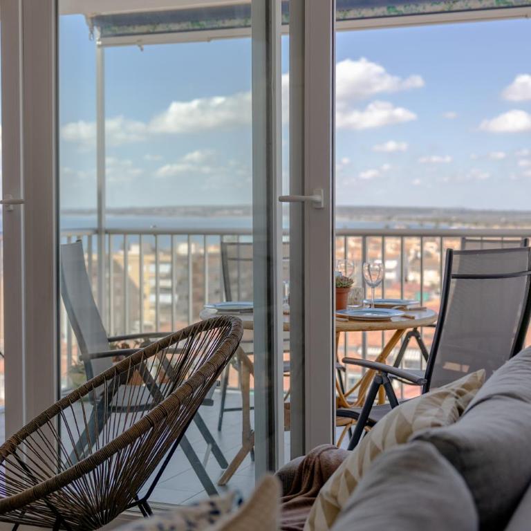 Salimar Apartment - Sea & Salt Lake Views - 250m to the Beach - Apartment mit 2 Schlafzimmern - 52