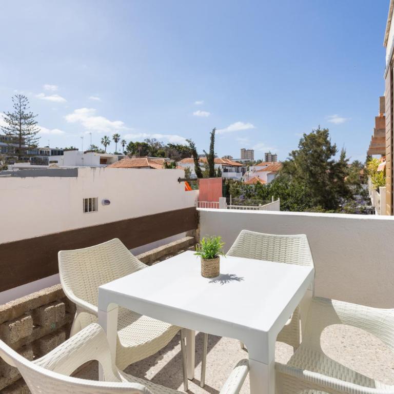 Las Americas lovely pool view - Apartment with Terrace - 25