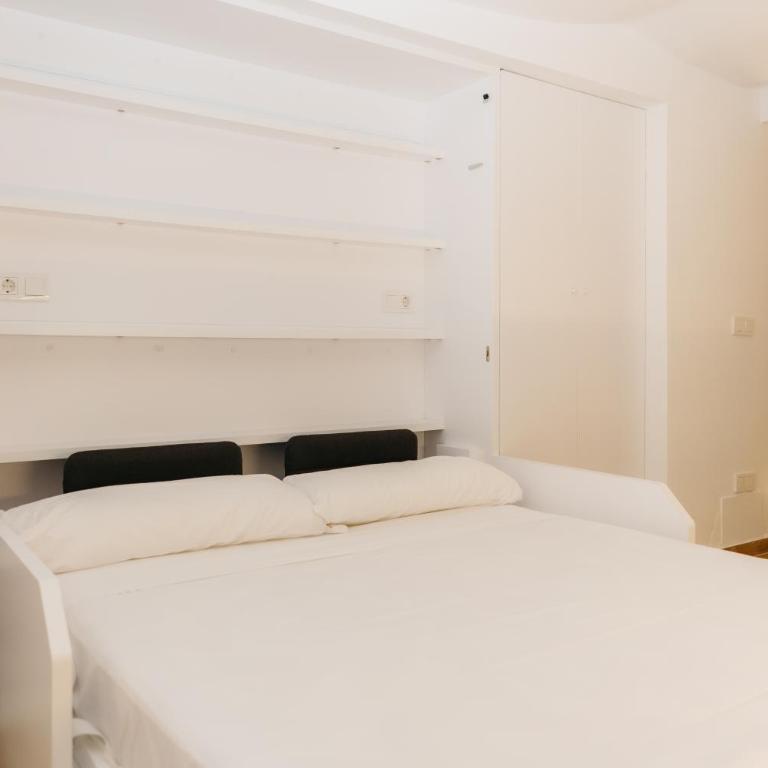 Pinot Noir Harbor's Light - Three-Bedroom Apartment - 15