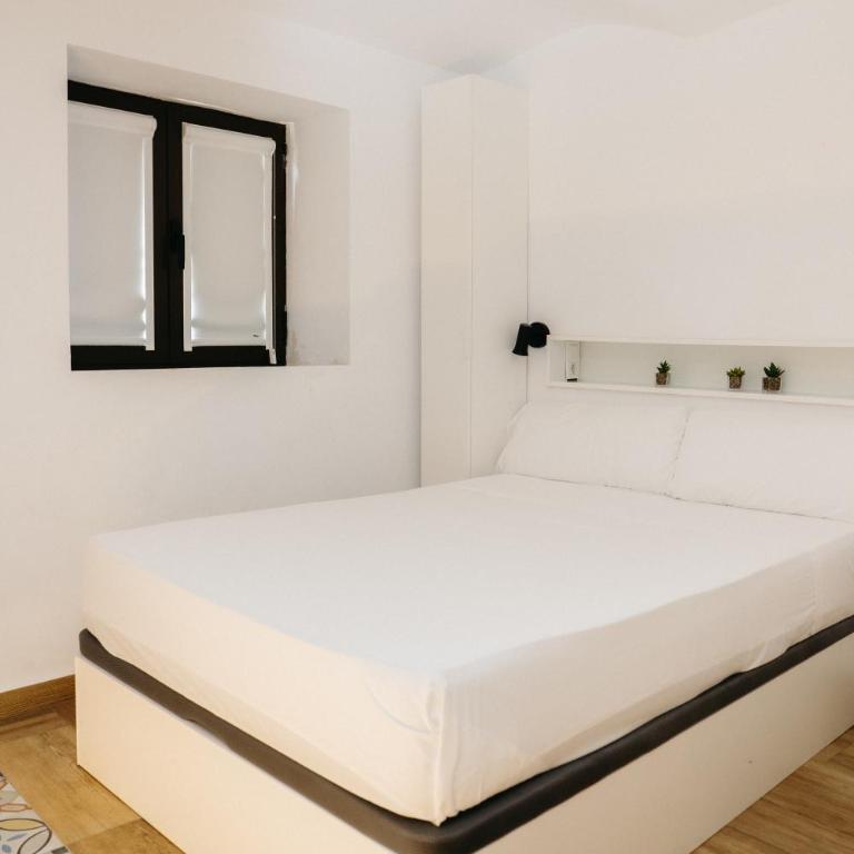 Pinot Noir Harbor's Light - Three-Bedroom Apartment - 9