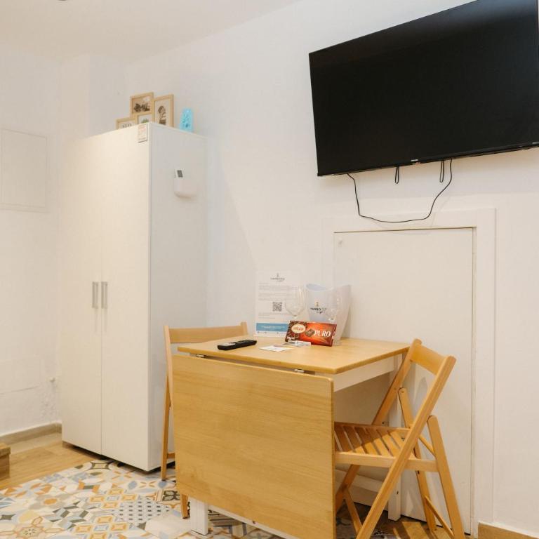 Pinot Noir Harbor's Light - Three-Bedroom Apartment - 5