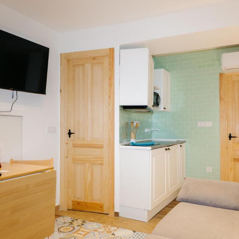 Pinot Noir Harbor's Light - Three-Bedroom Apartment - 1