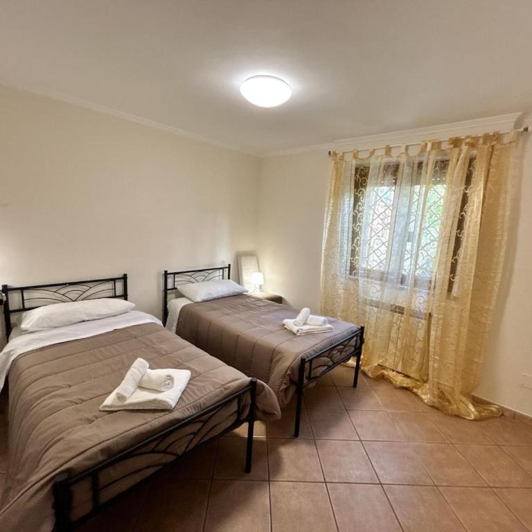 Liberty House airport 5 minutes - Two-Bedroom Apartment - 12